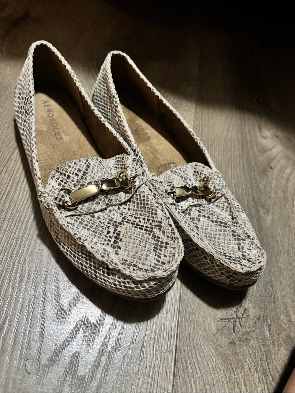 AEROSOLES Cream Snake-Print Loafers with Gold Chain